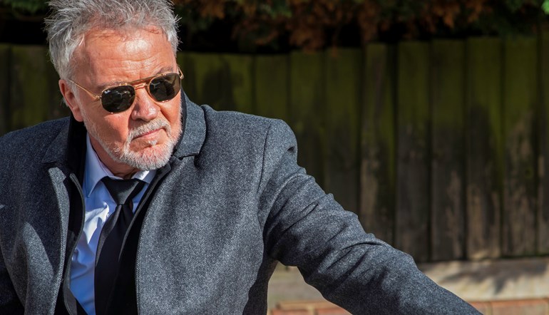 Paul Young – Behind The Lens